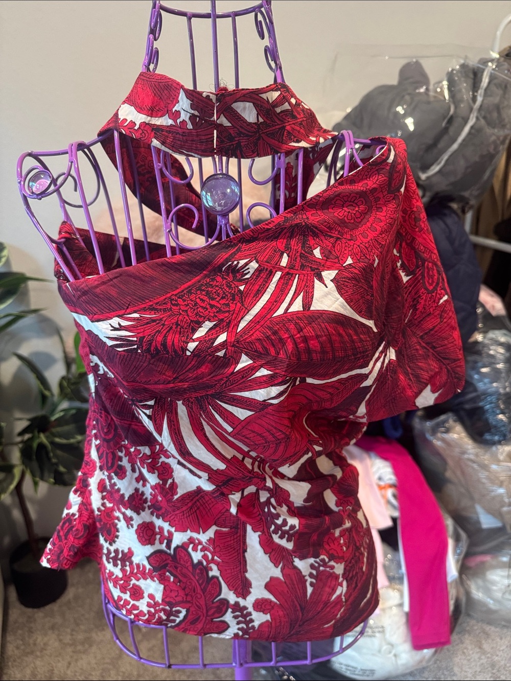 H&M
STRAP-DETAIL ONE-SHOULDER TOP Red - Picture 5 of 6